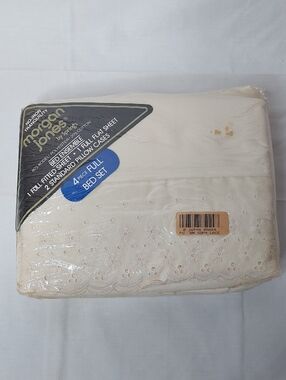 Cream Full Bed Sheet Set with Lace Trim